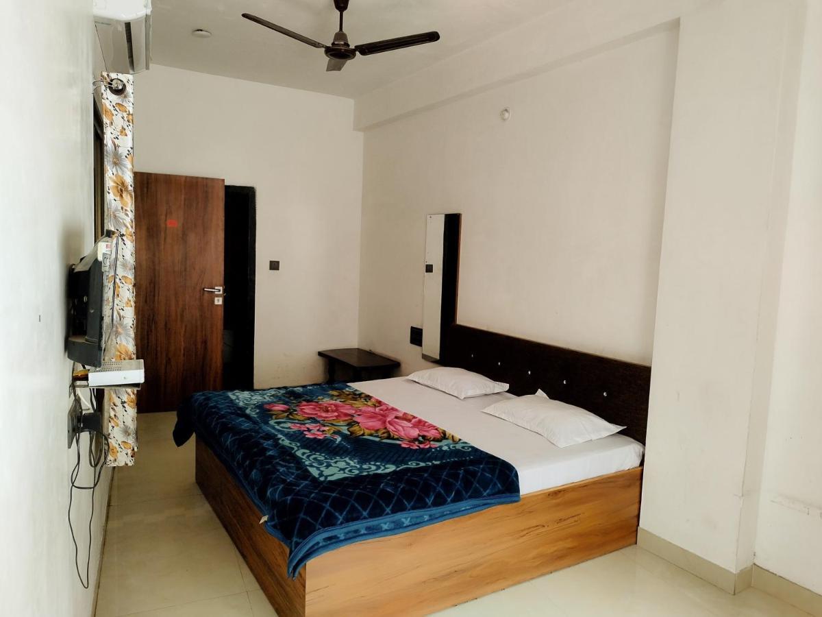 Hotel Guru Kripa - 500Mtr From Shreenathji Temple Nathdwara Exterior photo