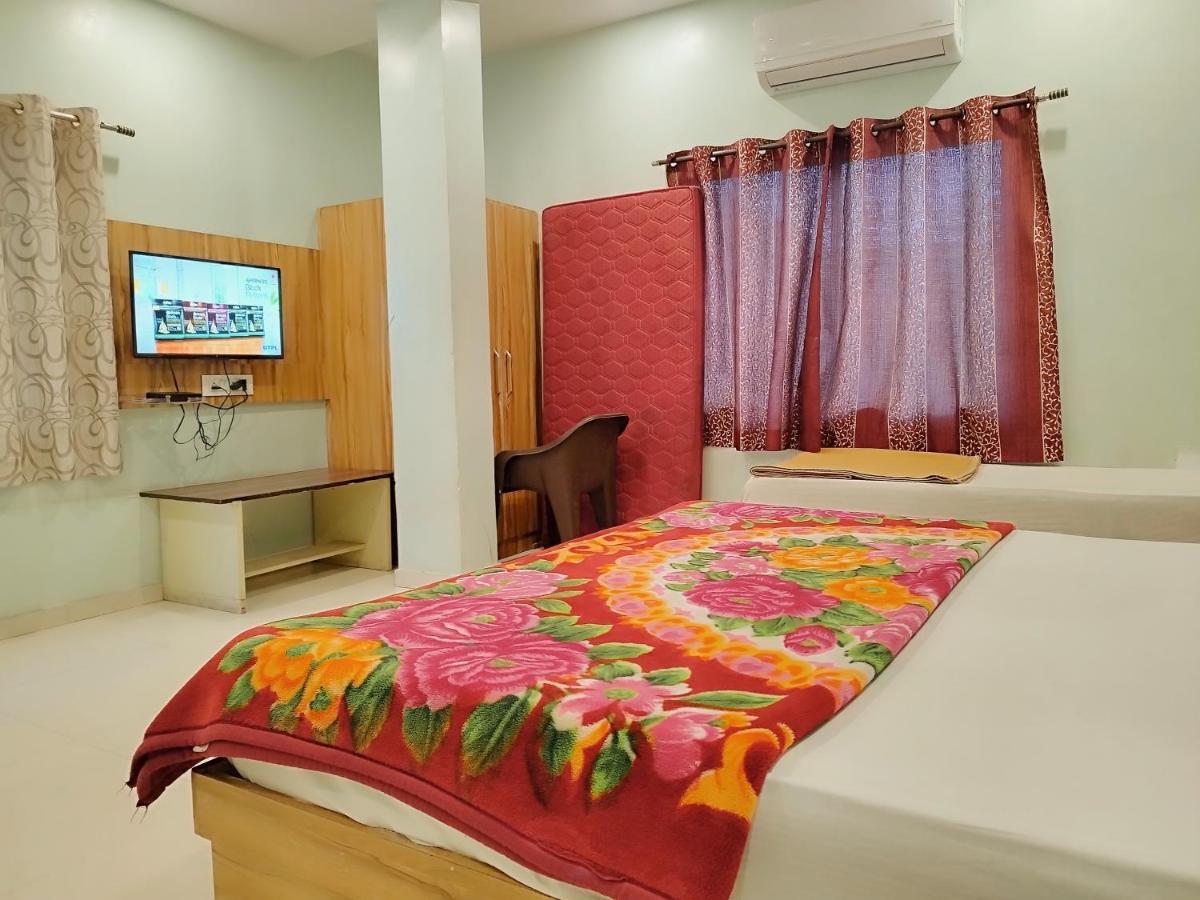 Hotel Guru Kripa - 500Mtr From Shreenathji Temple Nathdwara Exterior photo